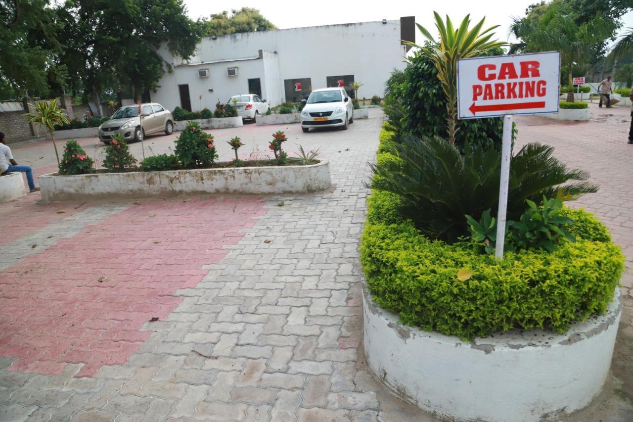 Hotel Sukhdeo Palace جايا المظهر الخارجي الصورة